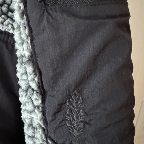 fp movement Free People Black and Gray Sherpa Pullover with pockets - Picture 2 of 6